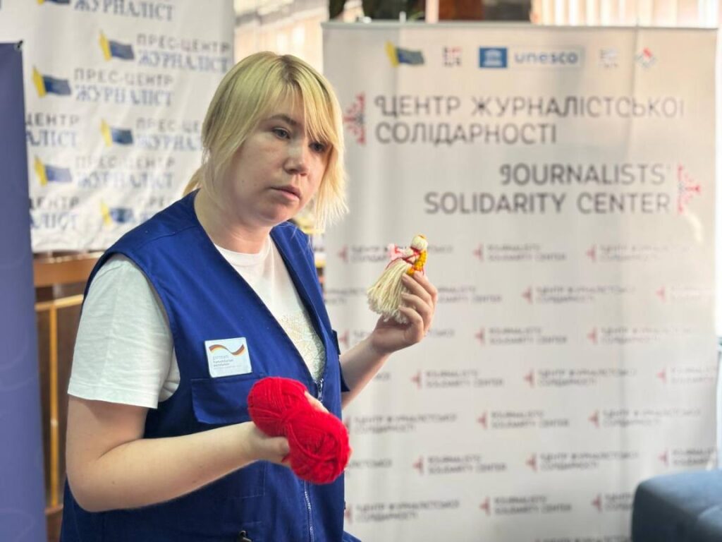 Арт-терапія для запорізьких медійників: ляльки-мотанки допомагають знайти внутрішній спокій і силу 10