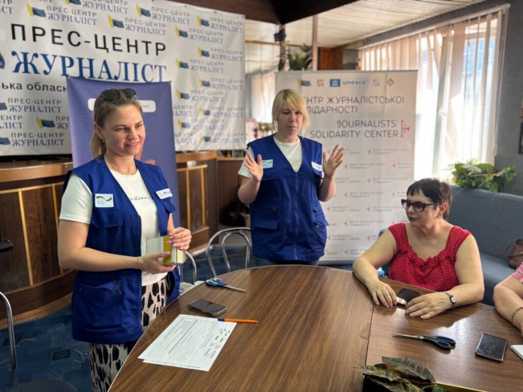 Арт-терапія для запорізьких медійників: ляльки-мотанки допомагають знайти внутрішній спокій і силу 12