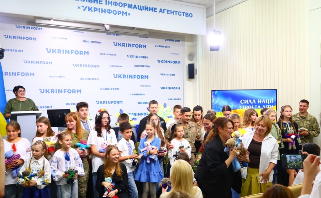 Сила, що єднає серця: як діти та герої створили історію, яка надихає Україну 8