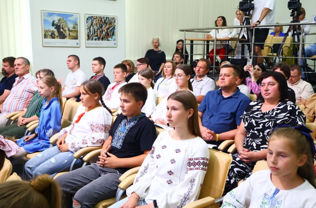 Сила, що єднає серця: як діти та герої створили історію, яка надихає Україну 12