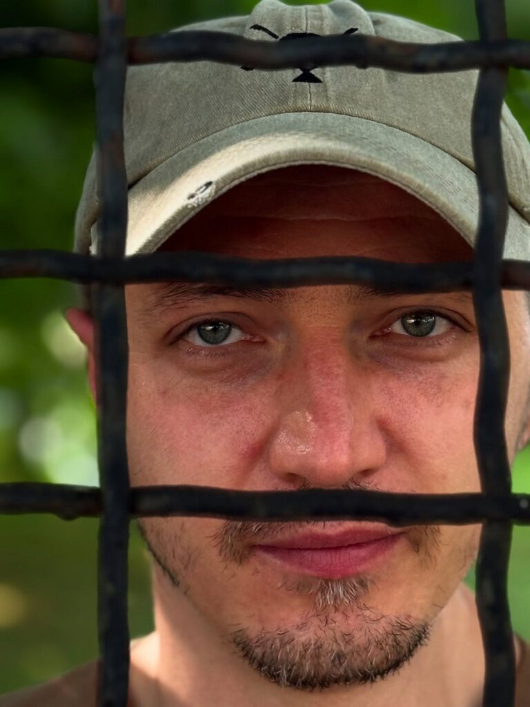 “Люди з іншої цивілізації”. Історія оборонця Маріуполя, який пройшов поранення, полон, повернувся до служби і став членом Спілки 19 “Люди з іншої цивілізації”. Історія оборонця Маріуполя, який пройшов поранення, полон, повернувся до служби і став членом Спілки 2