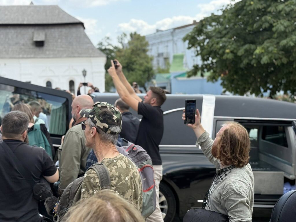 У Києві попрощалися з журналісткою Вікторію Рощиною, яка загинула в російському полоні 22 У Києві попрощалися з журналісткою Вікторію Рощиною, яка загинула в російському полоні 5