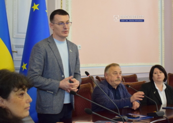 «Надзвичайно важливою зараз є робота над аналізом інформації, виявленням маніпуляцій та фейків»: Сергій Томіленко зустрівся з ректором і працівниками ЛНУ ім. Івана Франка