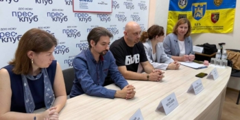 Про війну мовою мистецтва: у Дніпрі  презентували виставу-катарсис «Гучна тиша війни» за спогадами бійця-письменника Бориса Гуменюка 17 Про війну мовою мистецтва: у Дніпрі  презентували виставу-катарсис «Гучна тиша війни» за спогадами бійця-письменника Бориса Гуменюка