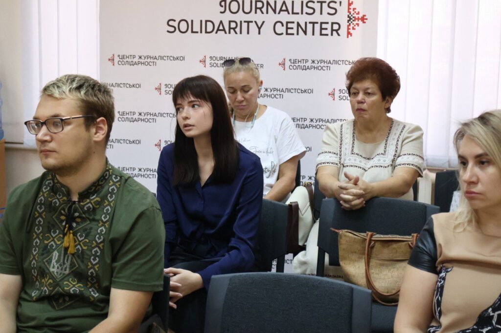 Про війну мовою мистецтва: у Дніпрі презентували виставу-катарсис «Гучна тиша війни» за спогадами бійця-письменника Бориса Гуменюка 22 Про війну мовою мистецтва: у Дніпрі презентували виставу-катарсис «Гучна тиша війни» за спогадами бійця-письменника Бориса Гуменюка 5