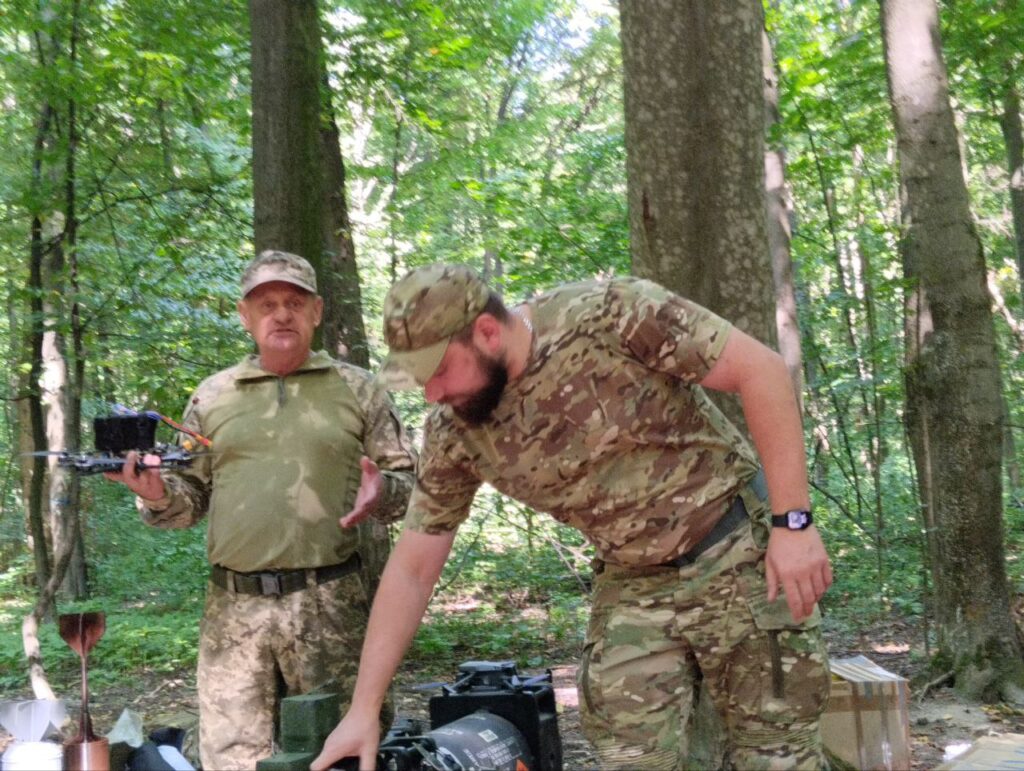 «Нависає» дронове небо: як вберегти життя. Тактичний вишкіл для медійників 18 «Нависає» дронове небо: як вберегти життя. Тактичний вишкіл для медійників 1