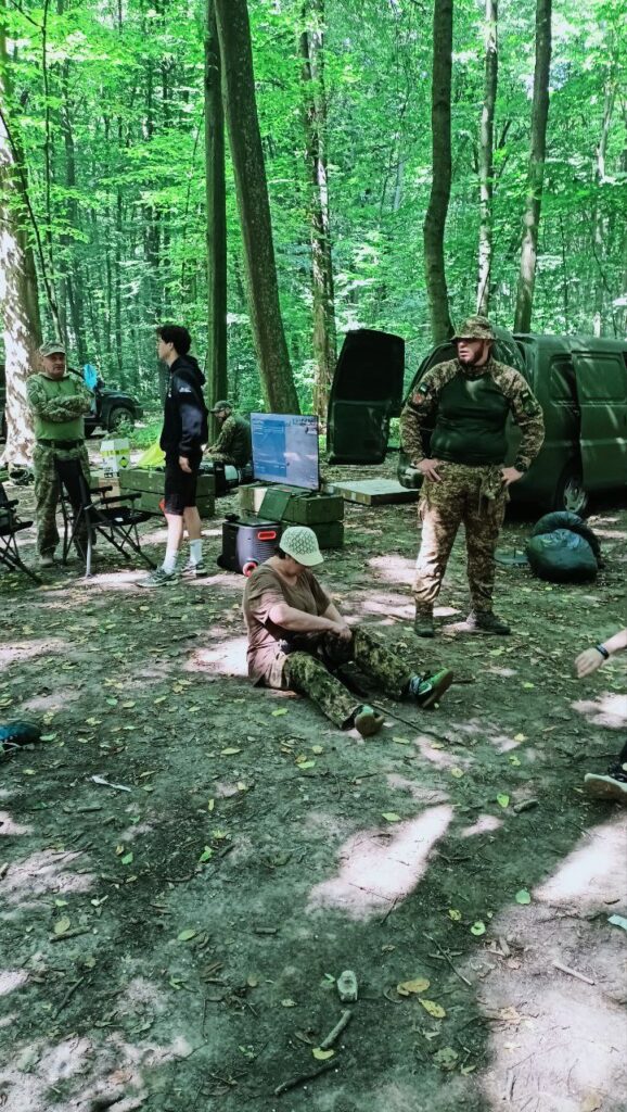 «Нависає» дронове небо: як вберегти життя. Тактичний вишкіл для медійників 22 «Нависає» дронове небо: як вберегти життя. Тактичний вишкіл для медійників 5