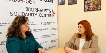 «За два кілометри від лінії фронту»: українська фіксерка допомагає італійським медіа розповідати правду про війну 25 «За два кілометри від лінії фронту»: українська фіксерка допомагає італійським медіа розповідати правду про війну