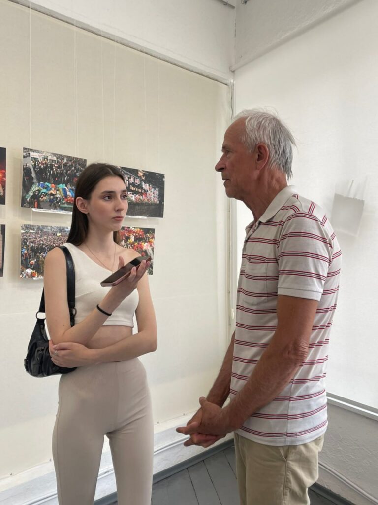 «Мій Майдан»: в Івано-Франківську відкрито фотовиставку, що розповідає про ціну свободи 20 «Мій Майдан»: в Івано-Франківську відкрито фотовиставку, що розповідає про ціну свободи 3