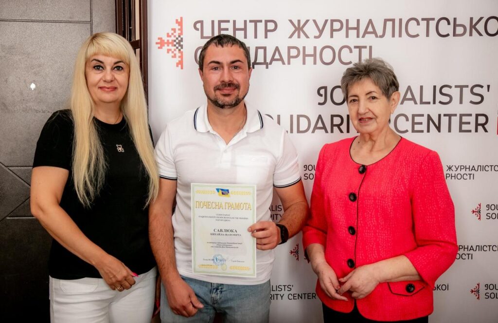 Журналістська солідарність – не пусті балачки: в Івано-Франківську нагородили найактивніших медійників 25 Журналістська солідарність – не пусті балачки: в Івано-Франківську нагородили найактивніших медійників 8
