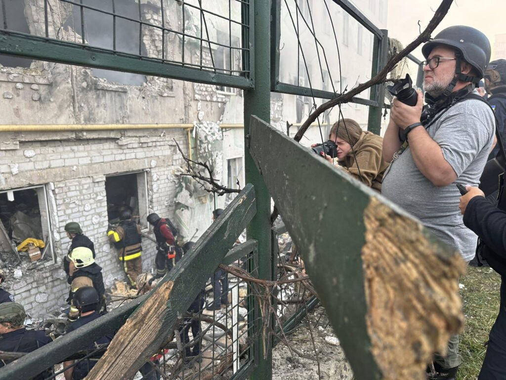 «Найкращий журналіст – живий журналіст»: українські медійники розповіли, як виживати під час війни