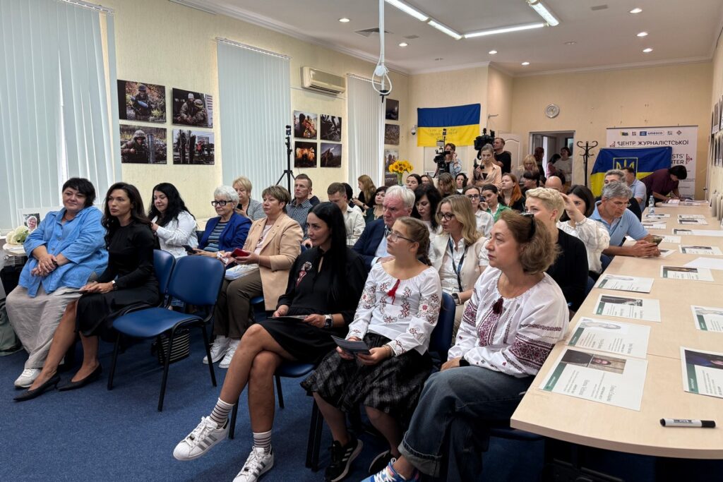 Українські жінки розповіли, як із молитвою виходили через браму російської колонії 6