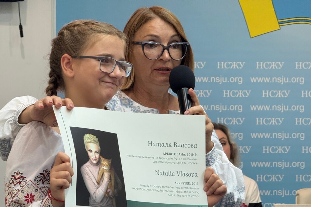 Українські жінки розповіли, як із молитвою виходили через браму російської колонії 5