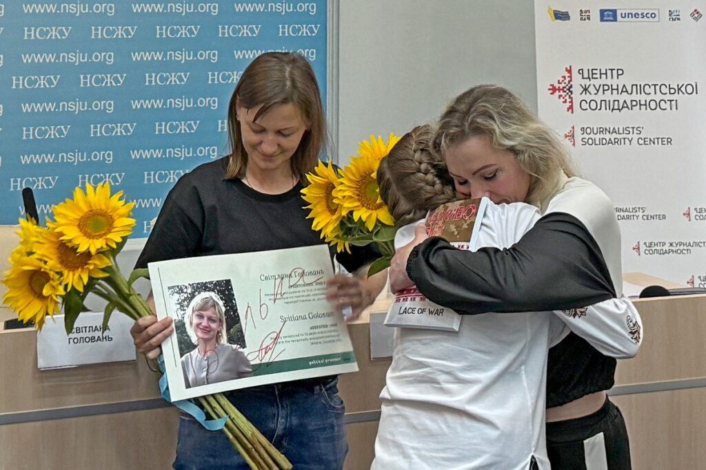 Українські жінки розповіли, як із молитвою виходили через браму російської колонії
