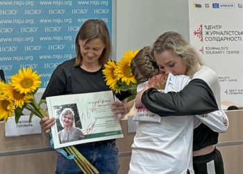 Українські жінки розповіли, як із молитвою виходили через браму російської колонії