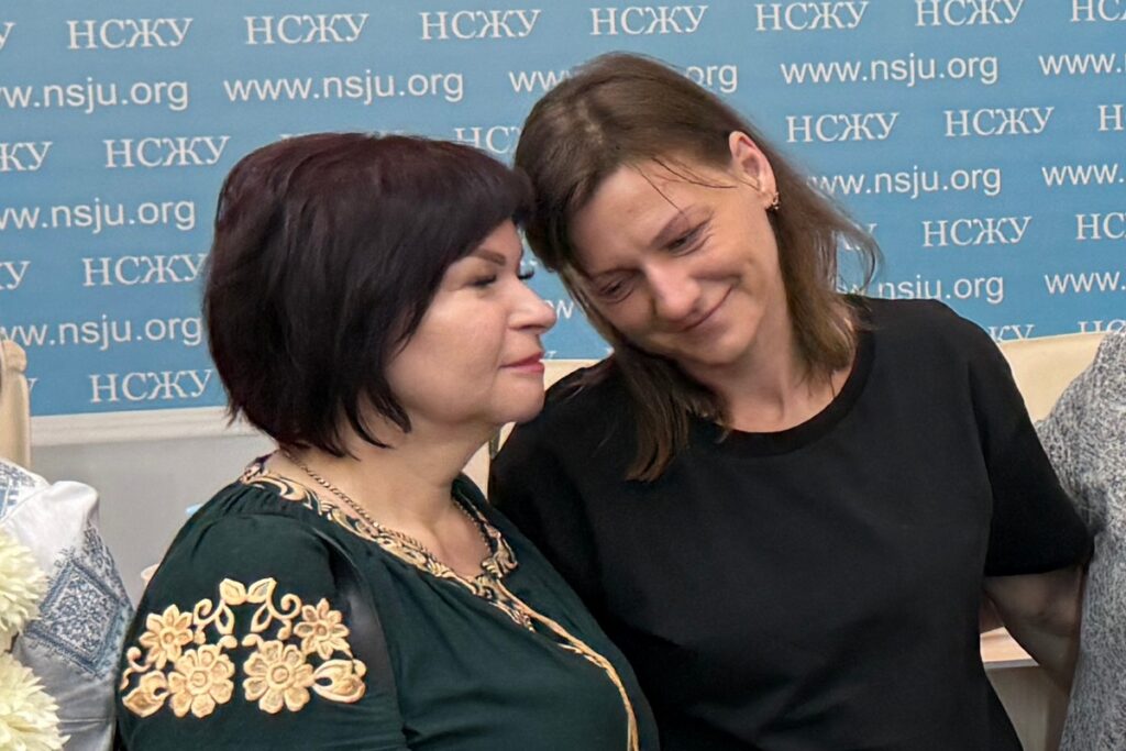 Українські жінки розповіли, як із молитвою виходили через браму російської колонії 3