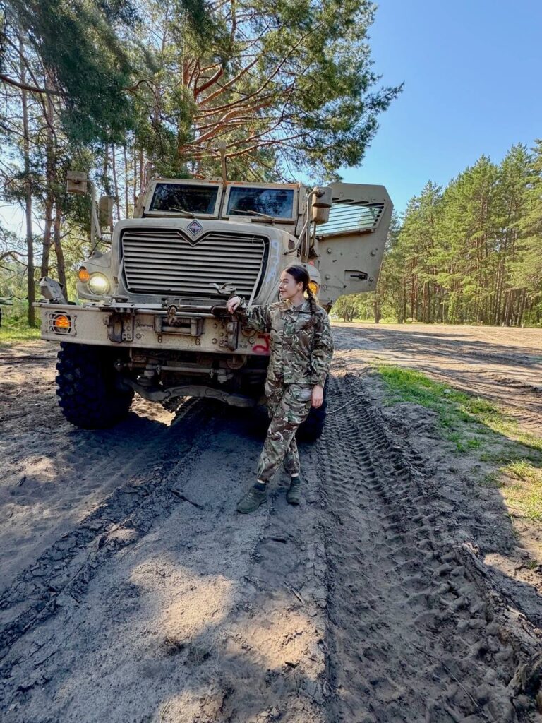 Воєнна журналістка РБК-Україна Богдана Ляськівська: «Ветерани, реабілітація, втрати – військова тема у медіа ще довго буде актуальною» 21 Воєнна журналістка РБК-Україна Богдана Ляськівська: «Ветерани, реабілітація, втрати – військова тема у медіа ще довго буде актуальною» 4