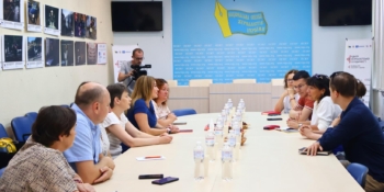 «Я прийшла до НСЖУ, бо більше йти було нікуди»: журналістки з Херсонщини і Донеччини поділились своїми історіями з виконавчою директоркою Free Press Unlimited Рут Кроненбург 18 «Я прийшла до НСЖУ, бо більше йти було нікуди»: журналістки з Херсонщини і Донеччини поділились своїми історіями з виконавчою директоркою Free Press Unlimited Рут Кроненбург