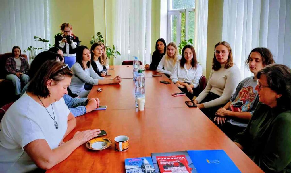 «Долучилися до небесного воїнства»: в Черкасах вшанували полеглих журналістів
