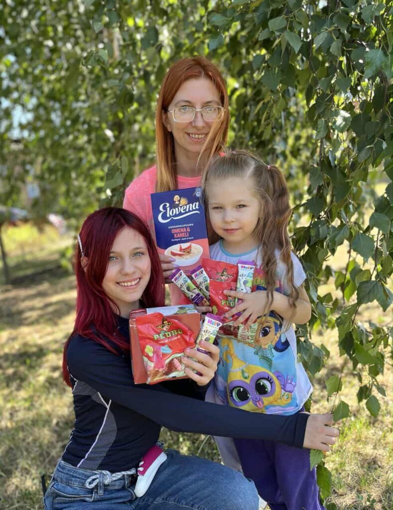 «Сумська область – одна з тих, кому дістається серйозно»: діти журналістів Сумщини отримали в подарунок солодощі 1