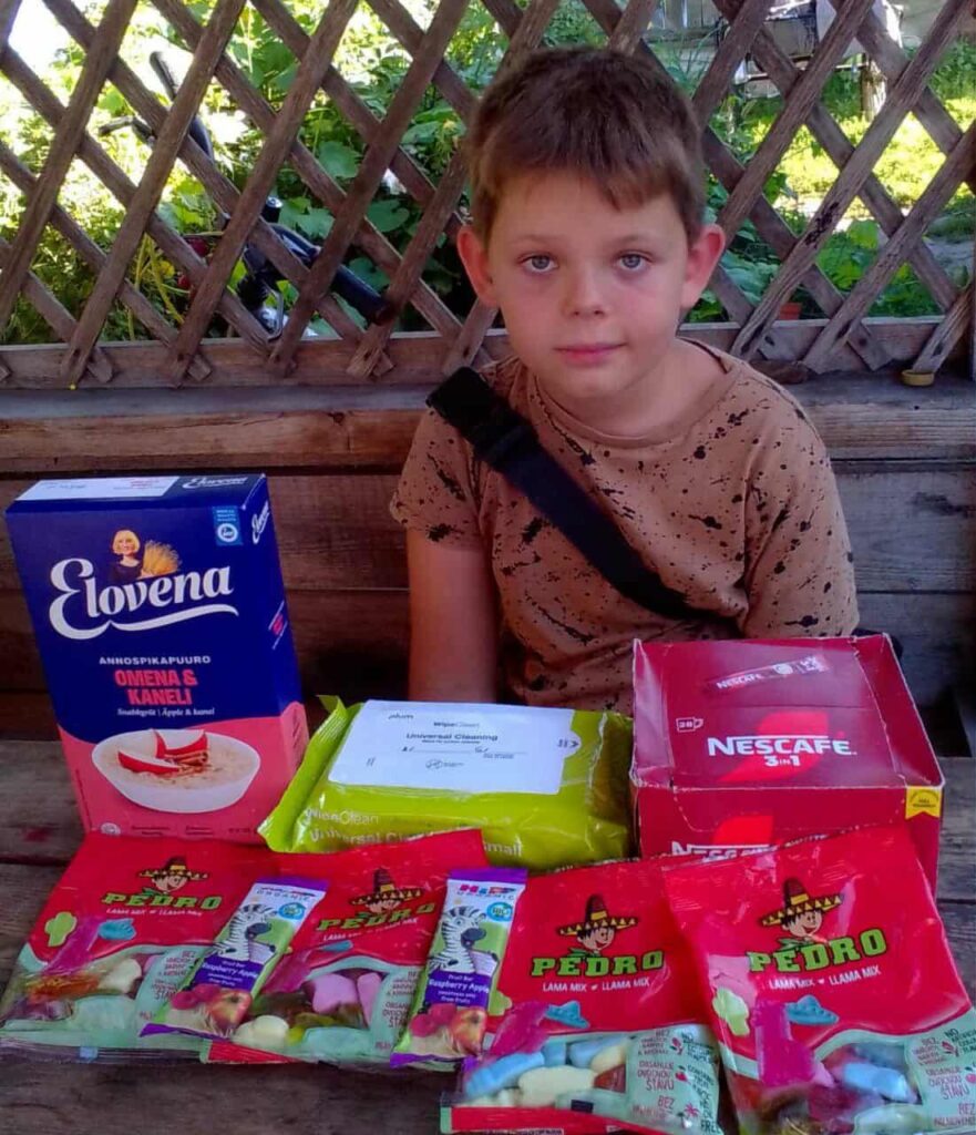 «Сумська область – одна з тих, кому дістається серйозно»: діти журналістів Сумщини отримали в подарунок солодощі 2