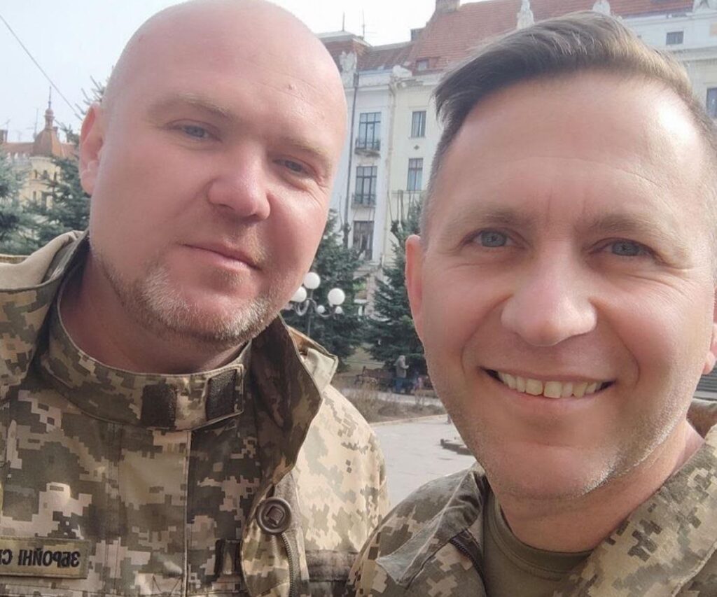 Головний редактор газети «Чернівці» з перших днів війни на передовій і своїм прикладом мотивує бійців до перемоги