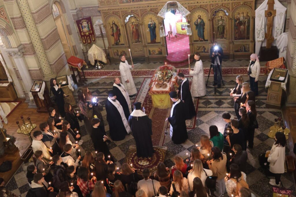 Вони загинули, виконуючи професійний обов’язок: поминальне богослужіння пам’яті журналістів  у Чернівцях 1