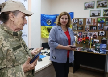 «Запали свічку пам’яті!»: у Дніпрі медійники вшанували загиблих колег