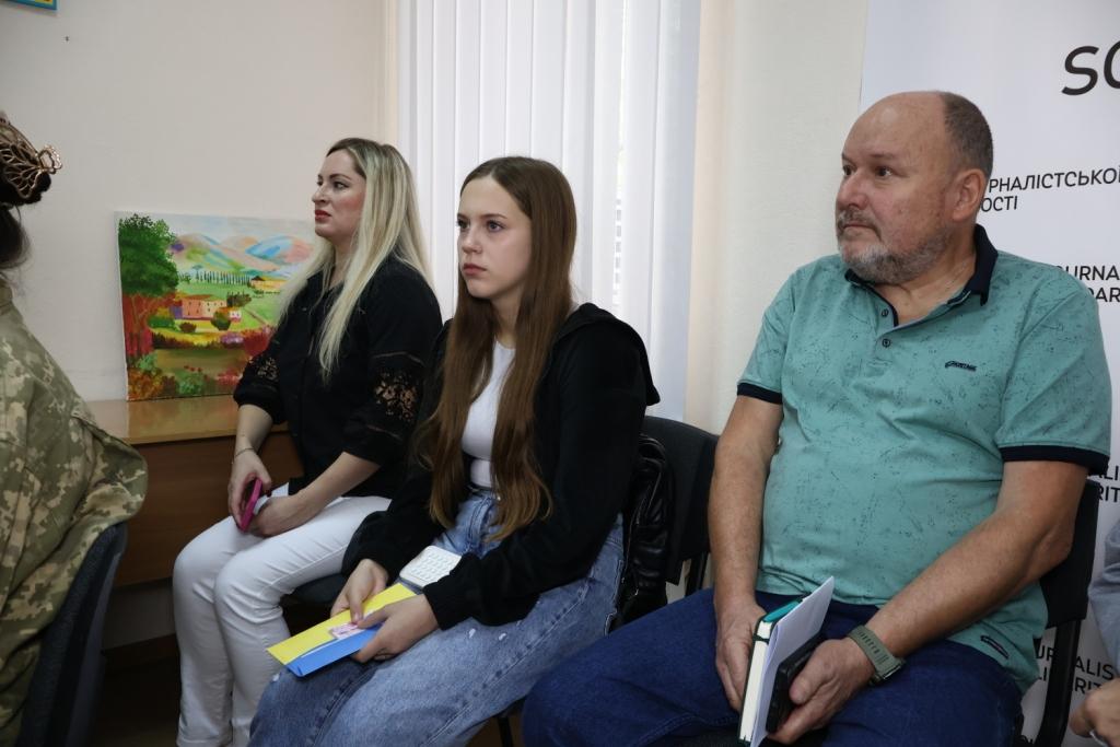 «Запали свічку пам’яті!»: у Дніпрі медійники вшанували загиблих колег 25 «Запали свічку пам’яті!»: у Дніпрі медійники вшанували загиблих колег 8