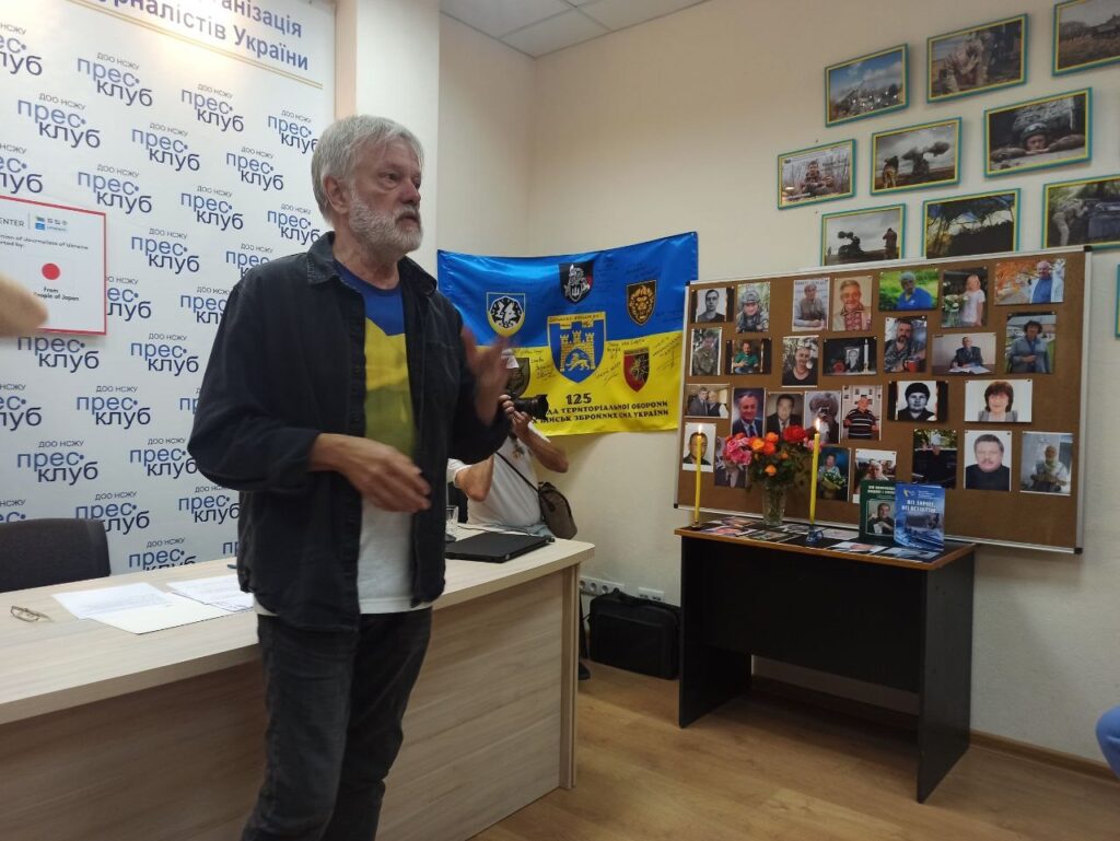 «Запали свічку пам’яті!»: у Дніпрі медійники вшанували загиблих колег 28 «Запали свічку пам’яті!»: у Дніпрі медійники вшанували загиблих колег 11
