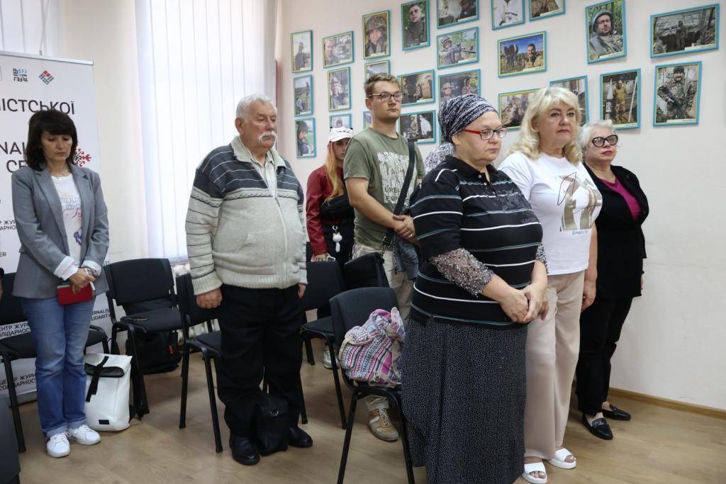 «Запали свічку пам’яті!»: у Дніпрі медійники вшанували загиблих колег 19 «Запали свічку пам’яті!»: у Дніпрі медійники вшанували загиблих колег 2