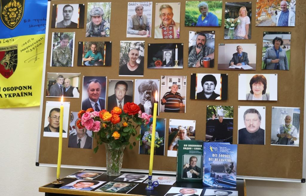 «Запали свічку пам’яті!»: у Дніпрі медійники вшанували загиблих колег 22 «Запали свічку пам’яті!»: у Дніпрі медійники вшанували загиблих колег 5