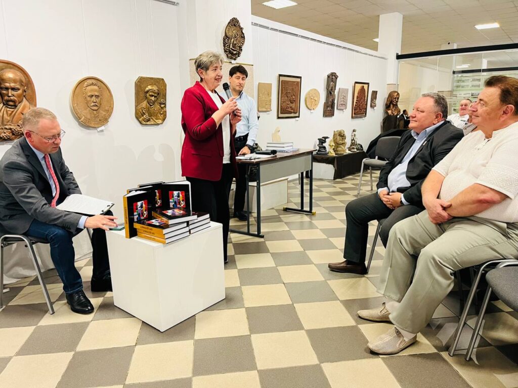 В Івано-Франківську презентували книгу «Обрії ідентичності» на честь ювілею спілчанина і краєзнавця Михайла Косила 2