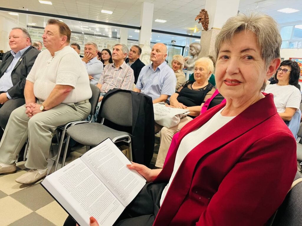 В Івано-Франківську презентували книгу «Обрії ідентичності» на честь ювілею спілчанина і краєзнавця Михайла Косила 4
