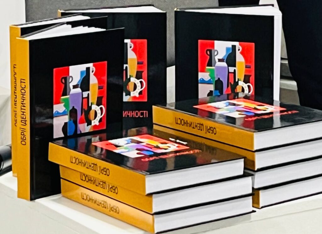 В Івано-Франківську презентували книгу «Обрії ідентичності» на честь ювілею спілчанина і краєзнавця Михайла Косила 5