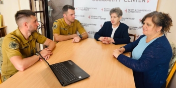 Нацгвардійці-медійники під час візиту до Івано-Франківського ЦЖС висловили бажання стати членами НСЖУ 17 Нацгвардійці-медійники під час візиту до Івано-Франківського ЦЖС висловили бажання стати членами НСЖУ