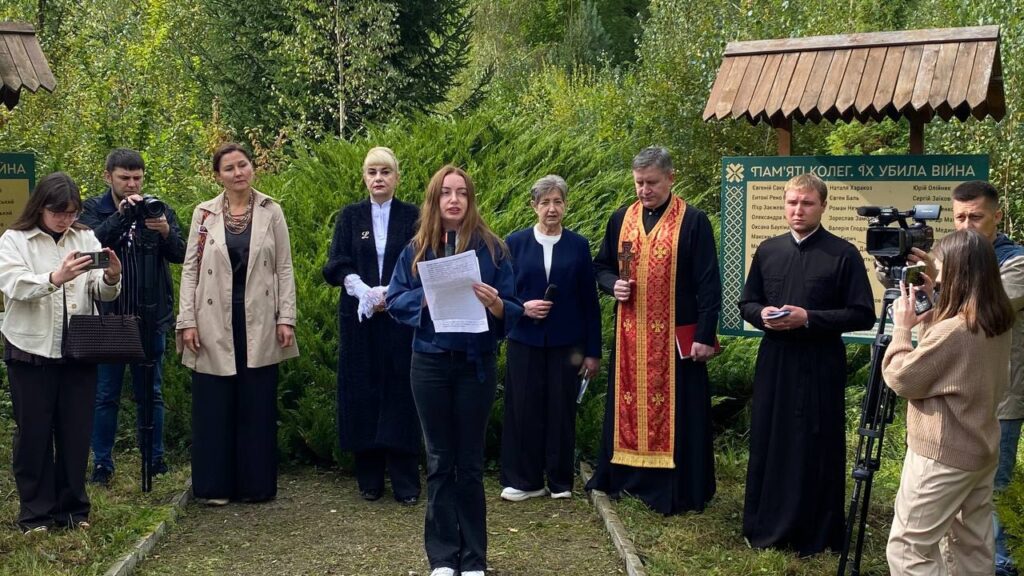 На Алеї пам’яті журналістів Прикарпаття молитовно вшанували колег-медійників