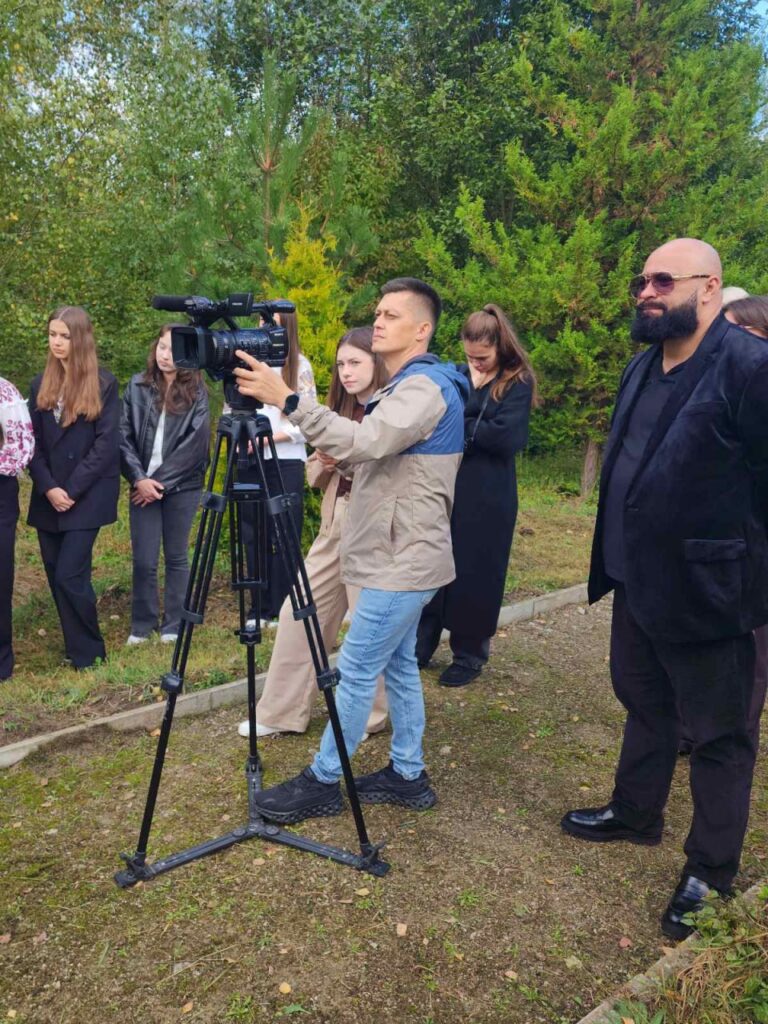 На Алеї пам’яті журналістів Прикарпаття молитовно вшанували колег-медійників 9
