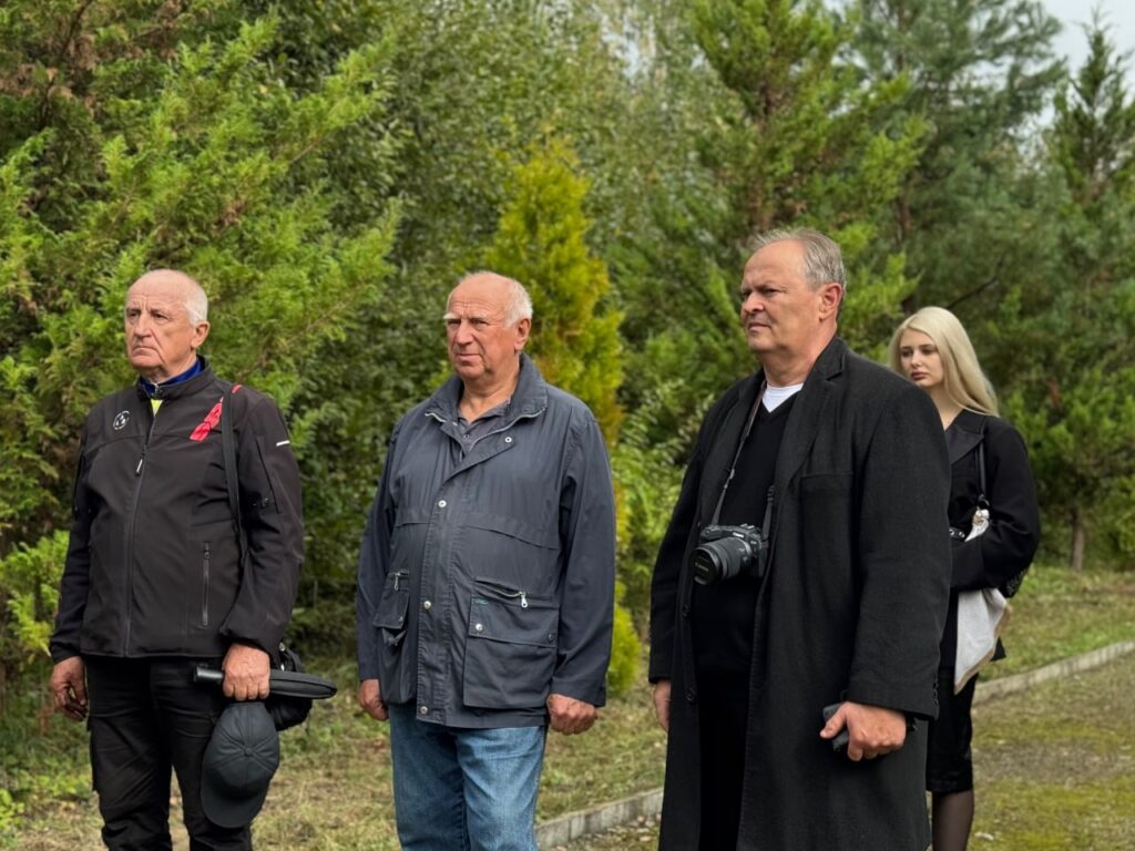На Алеї пам’яті журналістів Прикарпаття молитовно вшанували колег-медійників 3