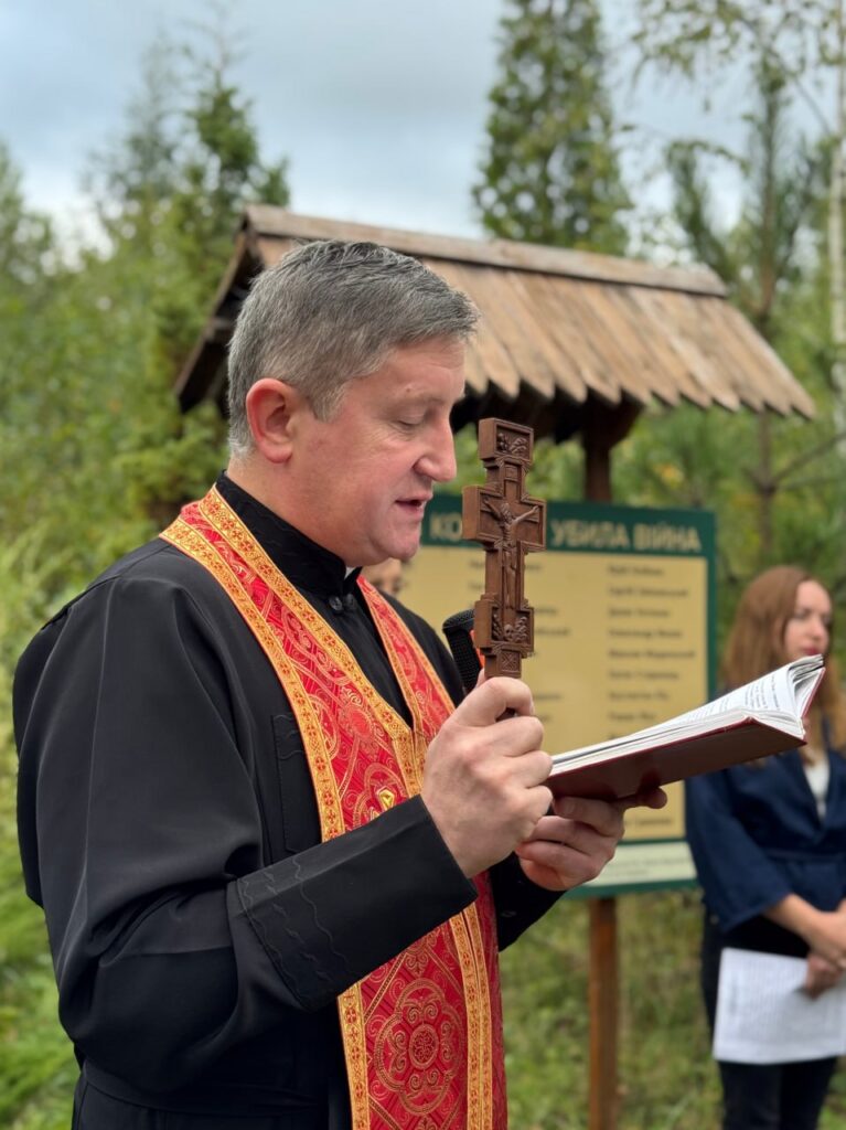 На Алеї пам’яті журналістів Прикарпаття молитовно вшанували колег-медійників 5