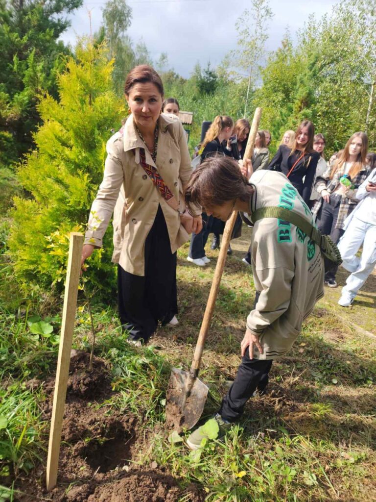 На Алеї пам’яті журналістів Прикарпаття молитовно вшанували колег-медійників 8