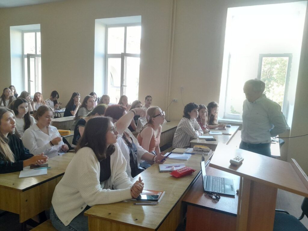  «Журналісти мають висвітлити конфлікт так, щоб суспільство обрало сторону справедливості» – доцент Юрій Мельник 2