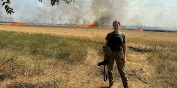 «Оператор відмовився їхати до «нуля», тож я тепер і журналіст, і оператор». Як працюється жінкам-журналісткам під час війни 21 «Оператор відмовився їхати до «нуля», тож я тепер і журналіст, і оператор». Як працюється жінкам-журналісткам під час війни