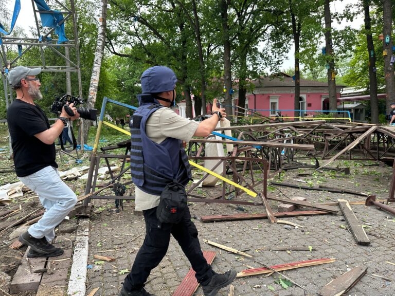«Найстрашніше – приїхати на зйомки до свого розбитого дому». Як працюють журналісти в Харкові під час війни 3