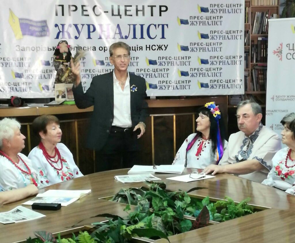 Як красиво звучать голоси українців: запорізькі митці та медійники відзначили День української пісні
