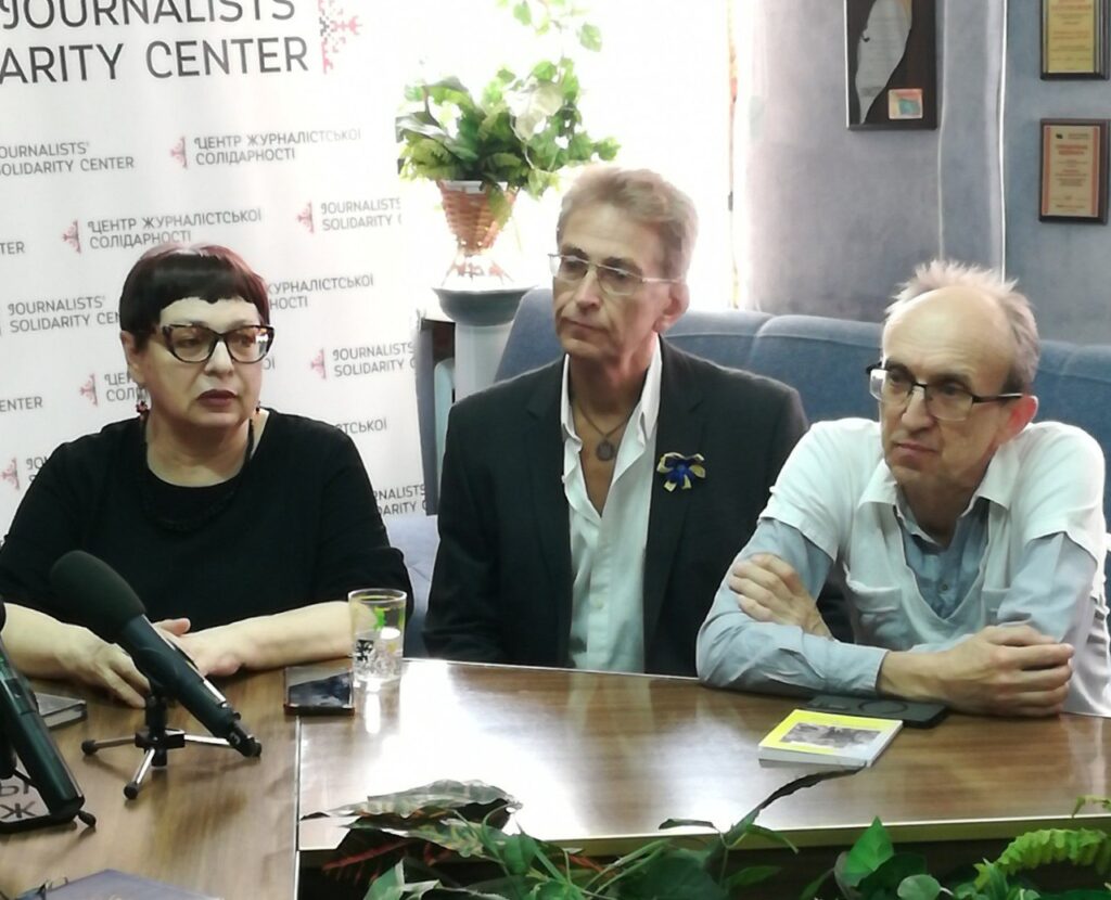 Символ пам'яті та надії: у Запоріжжі презентували книгу «7 днів на білому світі» загиблого журналіста Олега Шемчука 23 Символ пам'яті та надії: у Запоріжжі презентували книгу «7 днів на білому світі» загиблого журналіста Олега Шемчука 6