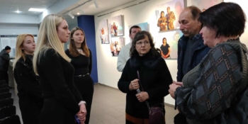 «Важко дивитися на ці портрети»: у Черкасах відкрили виставку про полеглих черкаських захисників