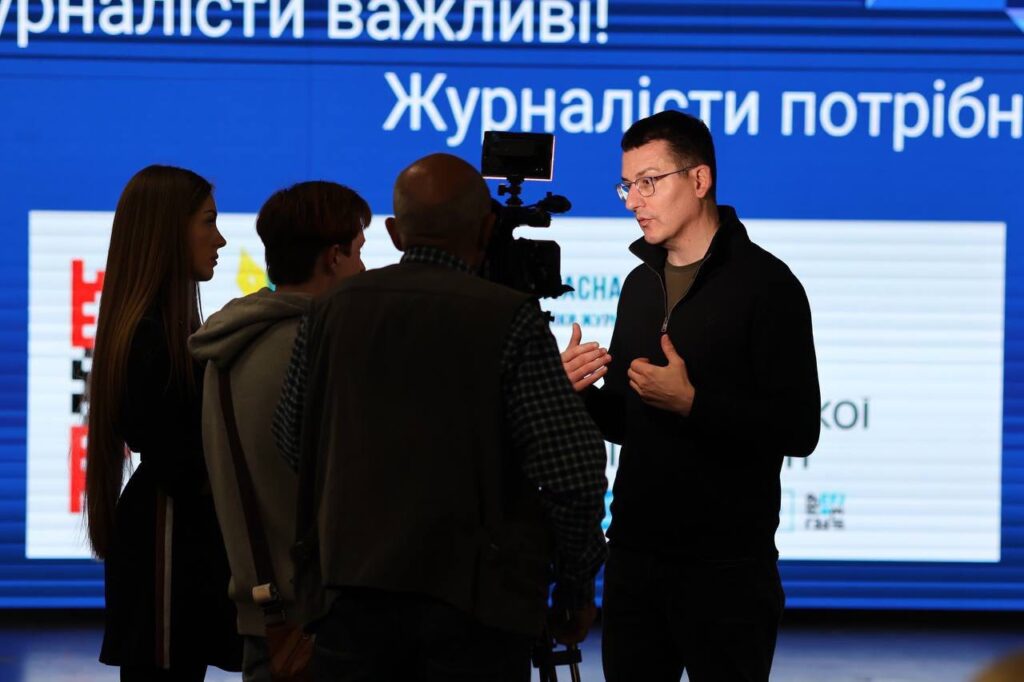 «Забута війна»: українські журналісти на обкладинці японського журналу 1
