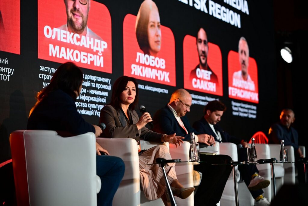 Третій день Donbas Media Forum 2025: Персоналізація контенту, комунікація з ТОТ та судова журналістика 27 Третій день Donbas Media Forum 2025: Персоналізація контенту, комунікація з ТОТ та судова журналістика 10