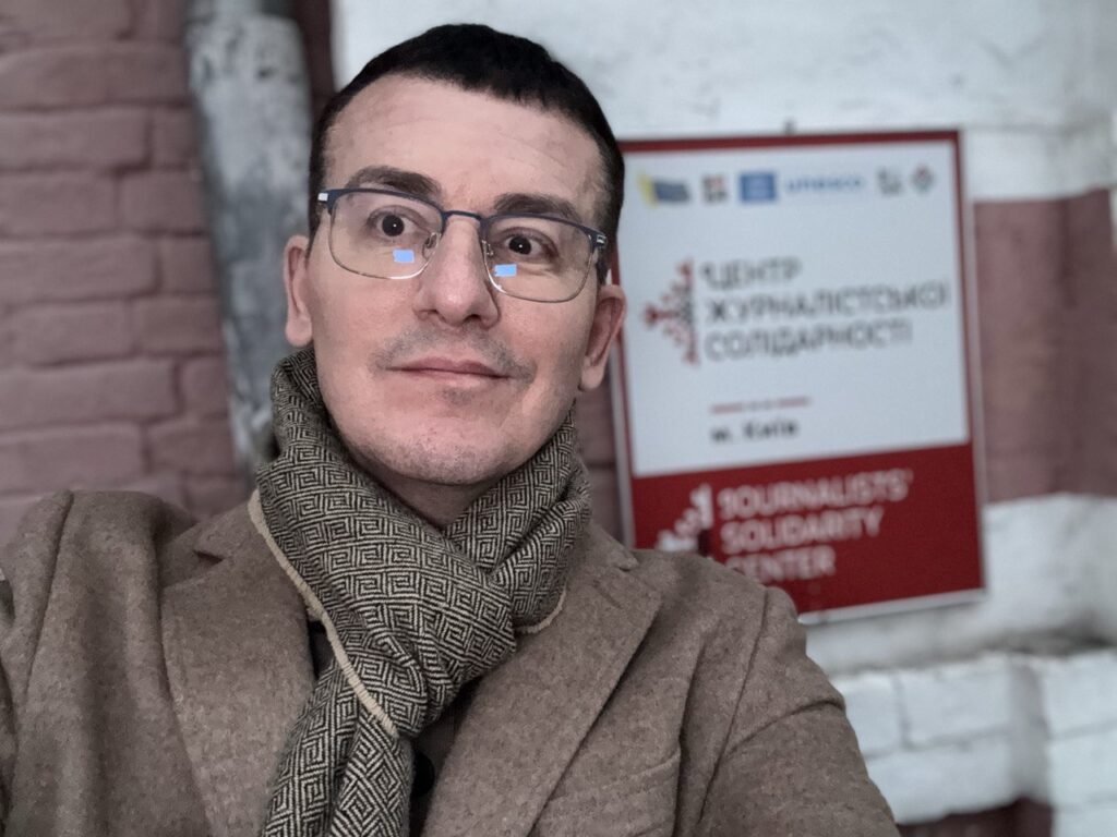 «Вибух за двісті метрів від дому»: голова Спілки журналістів про нічну атаку на київський Поділ
